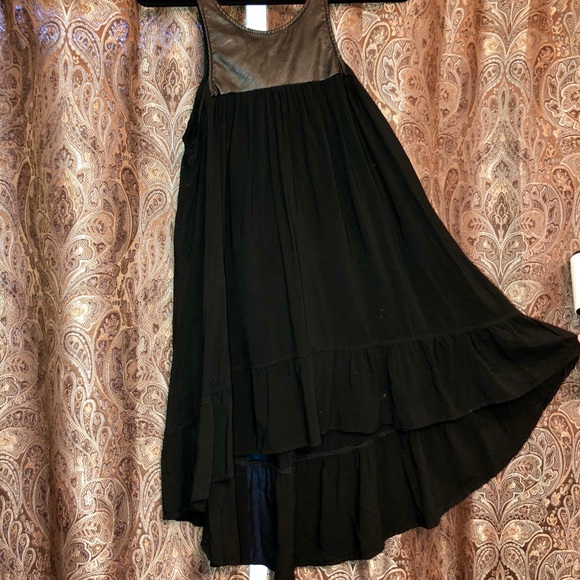 Black asymmetrical dress - Picture 2 of 3